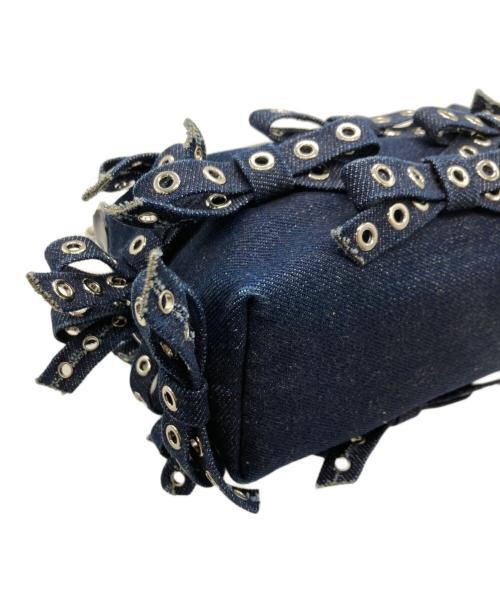 GANNI（ガニー）Ganni (ガニー) デニムリボンミニハンドバッグ / BUTTERFLY SMALL POUCH BOW EYELET MIX DENIM インディゴの古着・服飾アイテム