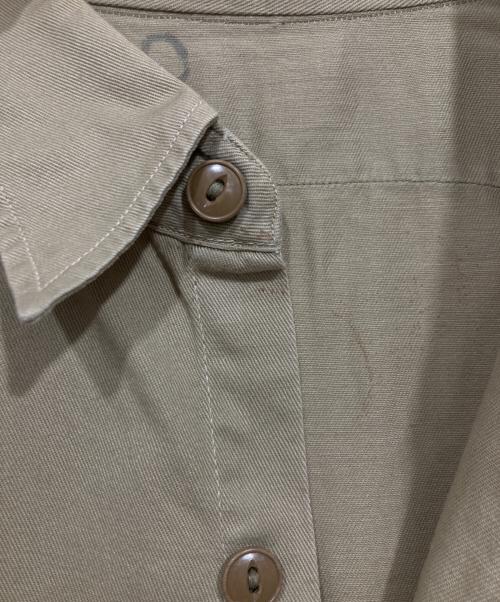 US ARMY（ユーエスアーミー）US ARMY (ユーエスアーミー) チノシャツ ベージュ サイズ:サイズ記載なしの古着・服飾アイテム