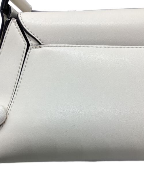CHARLES & KEITH（チャールズアンドキース）CHARLES & KEITH (チャールズアンドキース) ナスリン ジオメトリックショルダーバッグ ホワイト  / マルチの古着・服飾アイテム