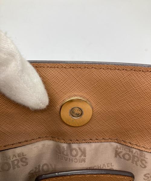 MICHAEL KORS（マイケル・コース）MICHAEL KORS (マイケル・コース) 2WAYショルダーバッグ ホワイト×ベージュの古着・服飾アイテム