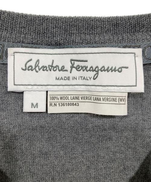 Salvatore Ferragamo（サルヴァトーレ フェラガモ）Salvatore Ferragamo (サルヴァトーレ フェラガモ) ウールＶネックニット グレー サイズ:mの古着・服飾アイテム