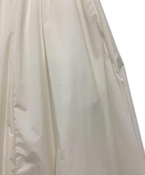 emmi（エミ）emmi (エミ) フォルムタフタボリュームスカート アイボリーの古着・服飾アイテム