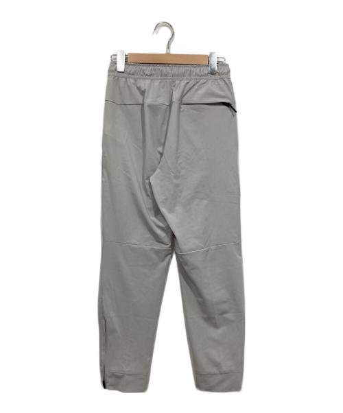 NIKE（ナイキ）NIKE (ナイキ) ドライフィット アンリミテッド テーパードレッグパンツ グレー サイズ:Ｍの古着・服飾アイテム