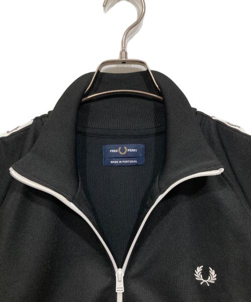 FRED PERRY（フレッドペリー）FRED PERRY (フレッドペリー) トラックジャケット / Taped Track Jacket ブラック サイズ:Lの古着・服飾アイテム