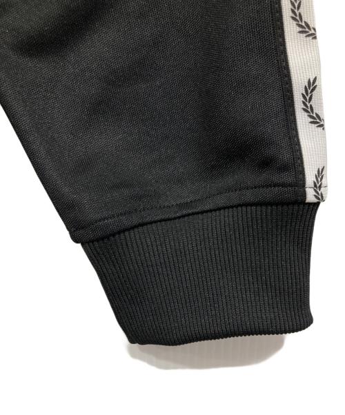 FRED PERRY（フレッドペリー）FRED PERRY (フレッドペリー) トラックジャケット / Taped Track Jacket ブラック サイズ:Lの古着・服飾アイテム