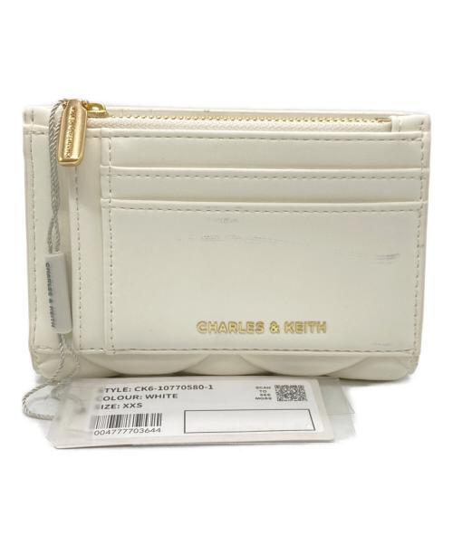 CHARLES & KEITH（チャールズアンドキース）CHARLES & KEITH (チャールズアンドキース) 2つ折り財布 ホワイトの古着・服飾アイテム