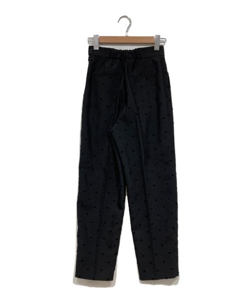 NOLLEY'S（ノーリーズ）NOLLEY'S (ノーリーズ) ウォッシャブルドットツッキリツータックテーパードパンツ ブラック サイズ:34　ウエスト56~61の古着・服飾アイテム
