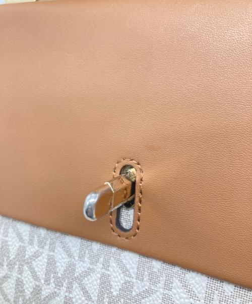 MICHAEL KORS（マイケルコース）MICHAEL KORS (マイケルコース) チェーンショルダーバッグ ベージュの古着・服飾アイテム