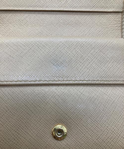 PRADA（プラダ）PRADA (プラダ) 2つ折り財布 ベージュの古着・服飾アイテム