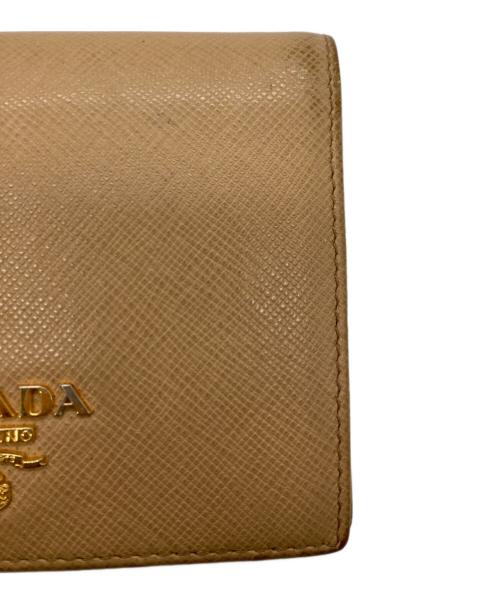 PRADA（プラダ）PRADA (プラダ) 2つ折り財布 ベージュの古着・服飾アイテム