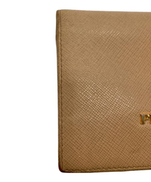 PRADA（プラダ）PRADA (プラダ) 2つ折り財布 ベージュの古着・服飾アイテム