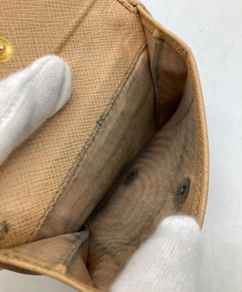 PRADA（プラダ）PRADA (プラダ) 2つ折り財布 ベージュの古着・服飾アイテム