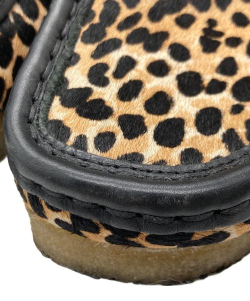 CLARKS（クラークス）CLARKS (クラークス) レオパードワラビーシューズ ベージュ サイズ:UK4 1/2 D、CN235の古着・服飾アイテム