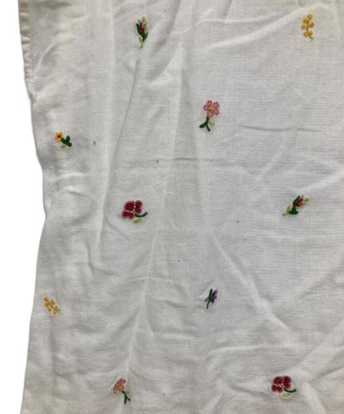 45R（フォーティファイブ・アール）45R (フォーティファイブ・アール) 花柄ノースリーブカットソー ホワイトの古着・服飾アイテム
