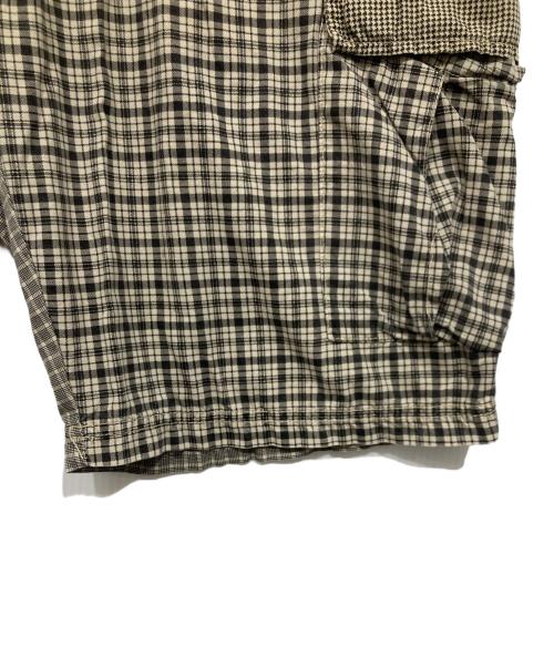 stussy（ステューシー）stussy (ステューシー) クレイジーパターンショートパンツ ベージュ サイズ:W32（81.0cm）の古着・服飾アイテム