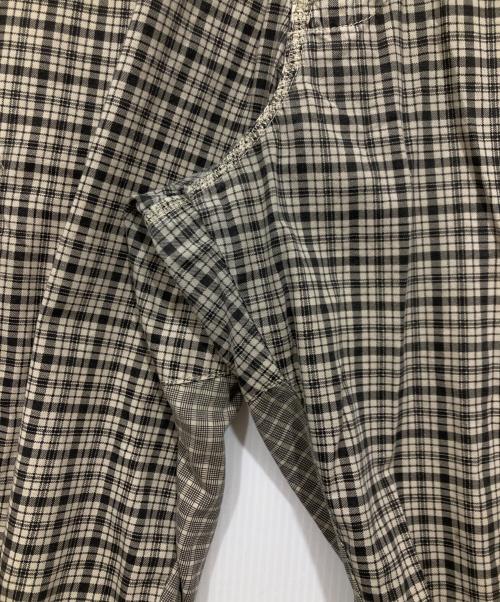 stussy（ステューシー）stussy (ステューシー) クレイジーパターンショートパンツ ベージュ サイズ:W32（81.0cm）の古着・服飾アイテム