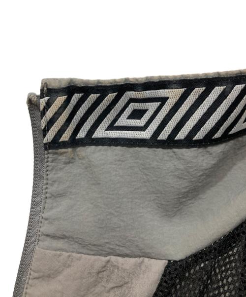 UMBRO（アンブロ）UMBRO (アンブロ) FREAK'S STORE別注 総柄ナイロンジャケット グレー サイズ:XLの古着・服飾アイテム