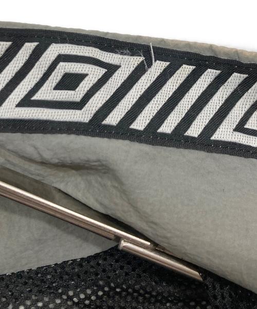 UMBRO（アンブロ）UMBRO (アンブロ) FREAK'S STORE別注 総柄ナイロンジャケット グレー サイズ:XLの古着・服飾アイテム