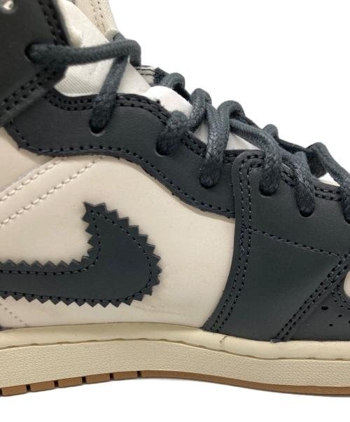 NIKE（ナイキ）NIKE (ナイキ) ハイカットスニーカー / AIR JORDAN 1 MID SE/ Off Noir/Chalk ホワイト×ネイビー / Off Noir/Chalk サイズ:27.5の古着・服飾アイテム