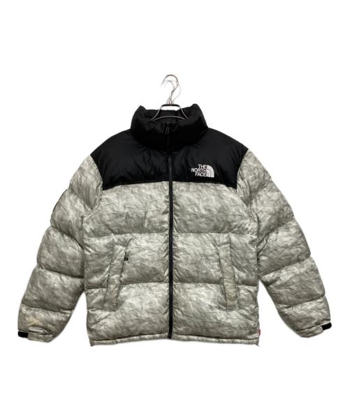 THE NORTH FACE（ザ ノース フェイス）THE NORTH FACE (ザ ノース フェイス) Supreme (シュプリーム) ペーパープリントヌプシダウンジャケット / Paper Print Nuptse Jacket グレー サイズ:Lの古着・服飾アイテム