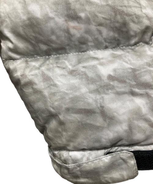 THE NORTH FACE（ザ ノース フェイス）THE NORTH FACE (ザ ノース フェイス) Supreme (シュプリーム) ペーパープリントヌプシダウンジャケット / Paper Print Nuptse Jacket グレー サイズ:Lの古着・服飾アイテム