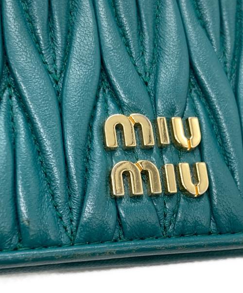 MIU MIU（ミュウミュウ）MIU MIU (ミュウミュウ) 2つ折り財布 / マテラッセレザー 折り財布 グリーンの古着・服飾アイテム