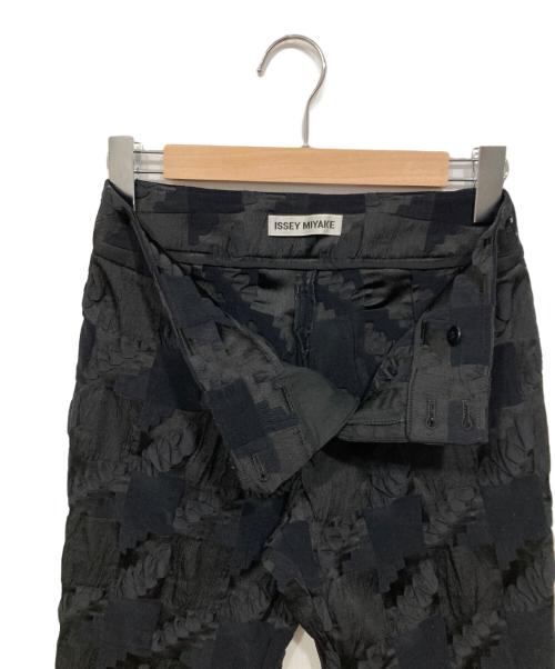 ISSEY MIYAKE（イッセイミヤケ）ISSEY MIYAKE (イッセイミヤケ) ストレッチジャガードパンツ ブラック サイズ:1の古着・服飾アイテム