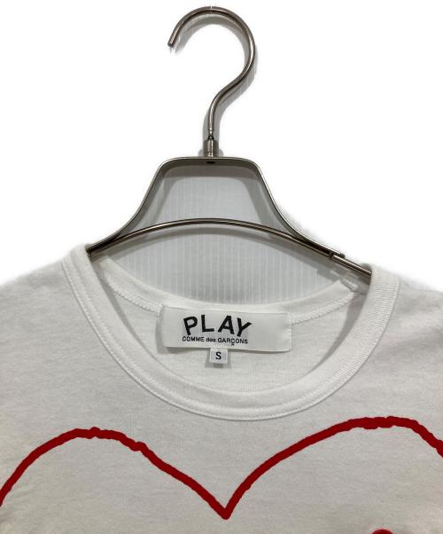 PLAY COMME des GARCONS（プレイコムデギャルソン）PLAY COMME des GARCONS (プレイコムデギャルソン) レッドラインハートプリントTシャツ ホワイト サイズ:Sの古着・服飾アイテム