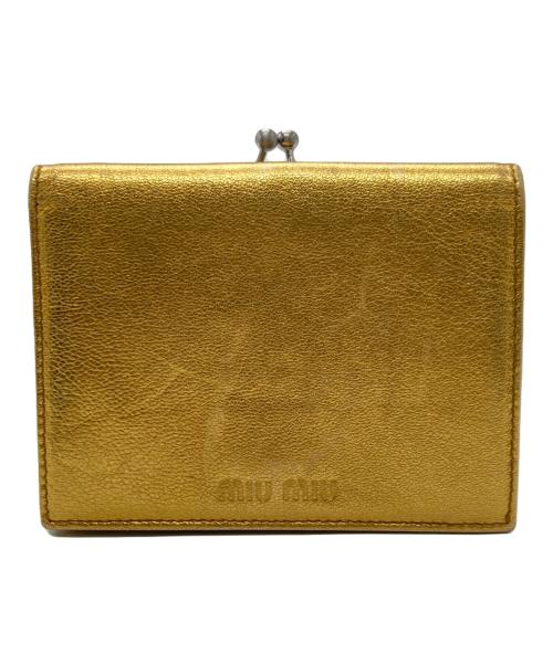 MIU MIU（ミュウミュウ）MIU MIU (ミュウミュウ) がま口2つ折り財布 ゴールドの古着・服飾アイテム