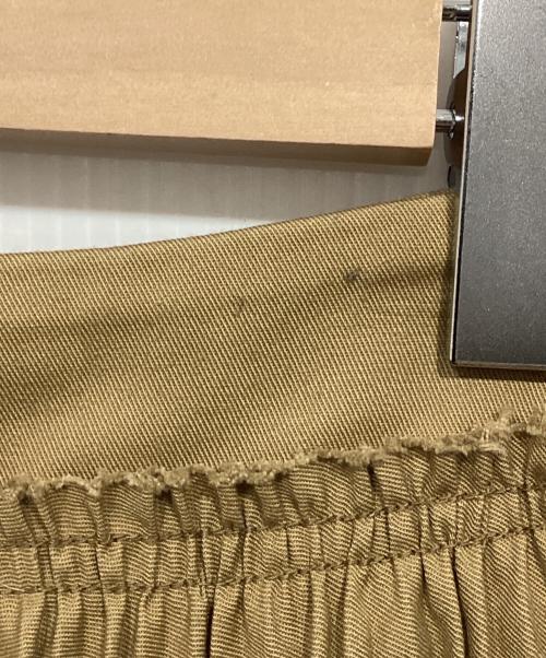 YLEVE（イレーヴ）YLEVE (イレーヴ) チノプリーツスカート ベージュの古着・服飾アイテム