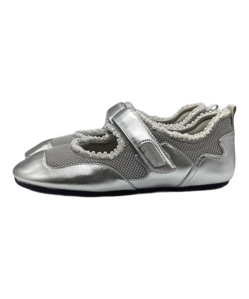 CHARLES & KEITH（チャールズアンドキース）CHARLES & KEITH (チャールズアンドキース) メッシュ パールエンベリシュッドメリージェーンスニーカー シルバー サイズ:37の古着・服飾アイテム