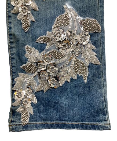 AUBREY By ANDREA&Co.（オーブリー バイ アンドレアアンドコー）AUBREY By ANDREA&Co. (オーブリー バイ アンドレアアンドコー) ビジュー刺繍デニムパンツ ブルー サイズ:サイズ記載なしの古着・服飾アイテム