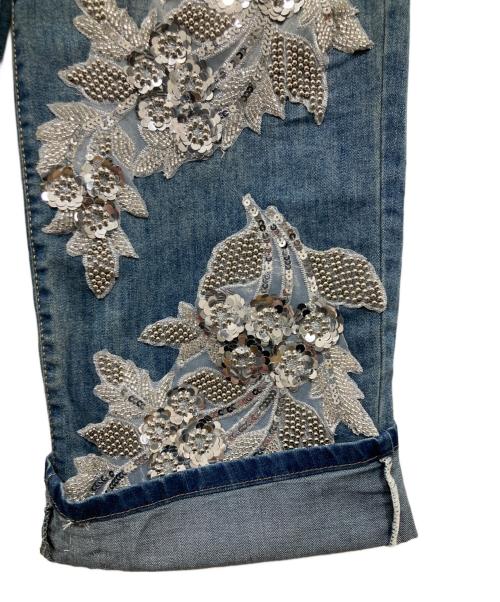 AUBREY By ANDREA&Co.（オーブリー バイ アンドレアアンドコー）AUBREY By ANDREA&Co. (オーブリー バイ アンドレアアンドコー) ビジュー刺繍デニムパンツ ブルー サイズ:サイズ記載なしの古着・服飾アイテム