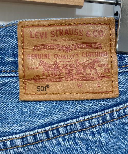 LEVI'S（リーバイス）LEVI'S (リーバイス) クロップドラインデニムパンツ ブルー サイズ:W27L26の古着・服飾アイテム