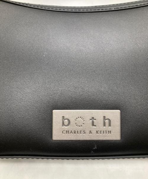 CHARLES & KEITH（チャールズアンドキース）CHARLES & KEITH (チャールズアンドキース) both (ボース) ジュールレザーチェーンエンベリッシュドバッグ ブラックの古着・服飾アイテム
