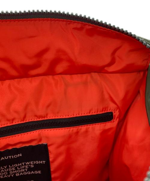 MARC JACOBS（マークジェイコブス）MARC JACOBS (マークジェイコブス) THE PUFFY NYLON MEDIUM TOTE オリーブの古着・服飾アイテム