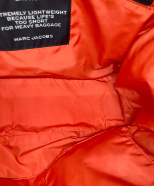 MARC JACOBS（マークジェイコブス）MARC JACOBS (マークジェイコブス) THE PUFFY NYLON MEDIUM TOTE オリーブの古着・服飾アイテム