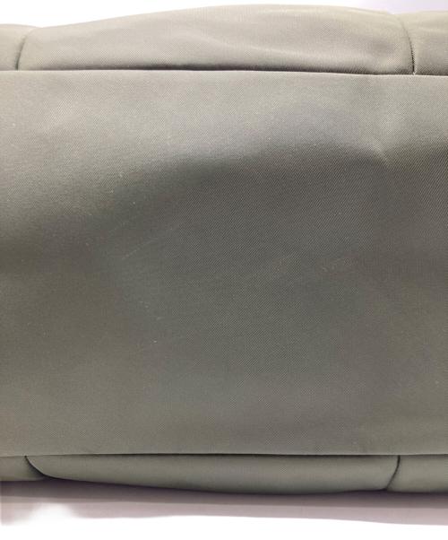 MARC JACOBS（マークジェイコブス）MARC JACOBS (マークジェイコブス) THE PUFFY NYLON MEDIUM TOTE オリーブの古着・服飾アイテム