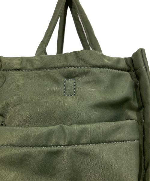 MARC JACOBS（マークジェイコブス）MARC JACOBS (マークジェイコブス) THE PUFFY NYLON MEDIUM TOTE オリーブの古着・服飾アイテム