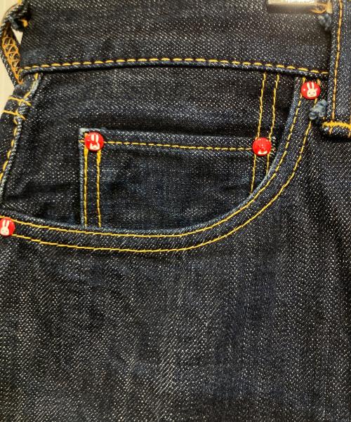 CUNE（キューン）CUNE (キューン) 4連うさぎデニムパンツ インディゴ サイズ:34の古着・服飾アイテム
