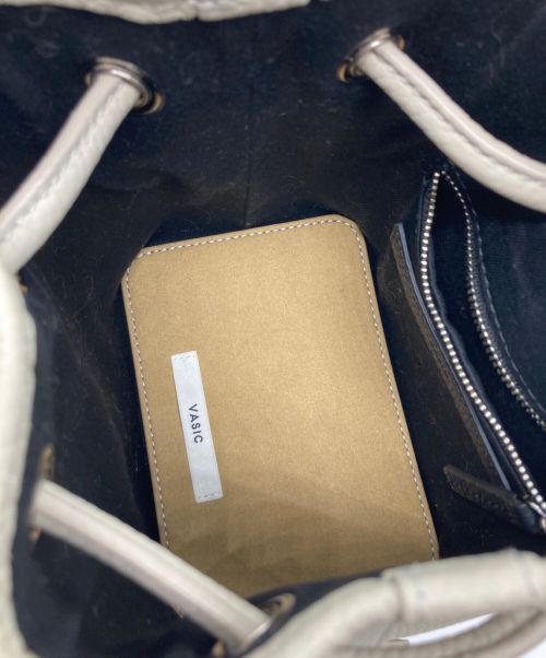 VASIC（ヴァジック）VASIC (ヴァジック) 巾着ショルダーバッグ グレージュの古着・服飾アイテム