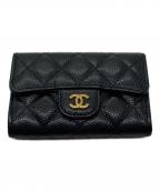 CHANELシャネル）の古着「ココマークフラップコインケース」｜ブラック