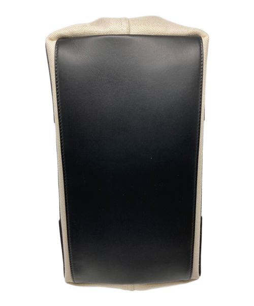 BALENCIAGA（バレンシアガ）BALENCIAGA (バレンシアガ) ネイビーカバキャンバストートバッグ/339933・1081 ホワイト×ブラックの古着・服飾アイテム