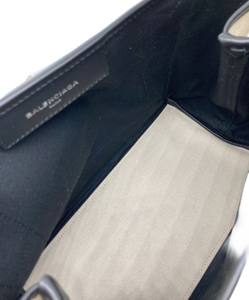 BALENCIAGA（バレンシアガ）BALENCIAGA (バレンシアガ) ネイビーカバキャンバストートバッグ/339933・1081 ホワイト×ブラックの古着・服飾アイテム