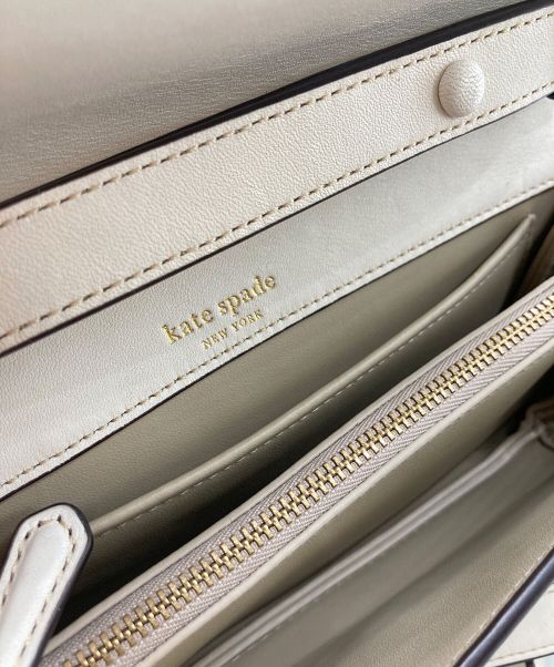 Kate Spade（ケイトスペード）Kate Spade (ケイトスペード) スペード ダコタ スモール クロスボディ ホワイトの古着・服飾アイテム