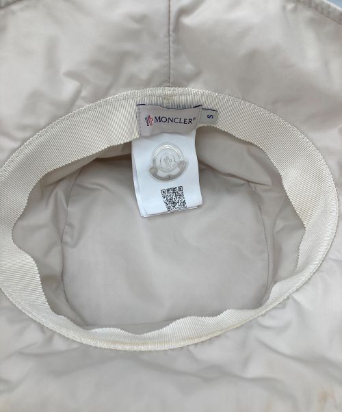 MONCLER（モンクレール）MONCLER (モンクレール) ロゴナイロンバケットハット ホワイトの古着・服飾アイテム