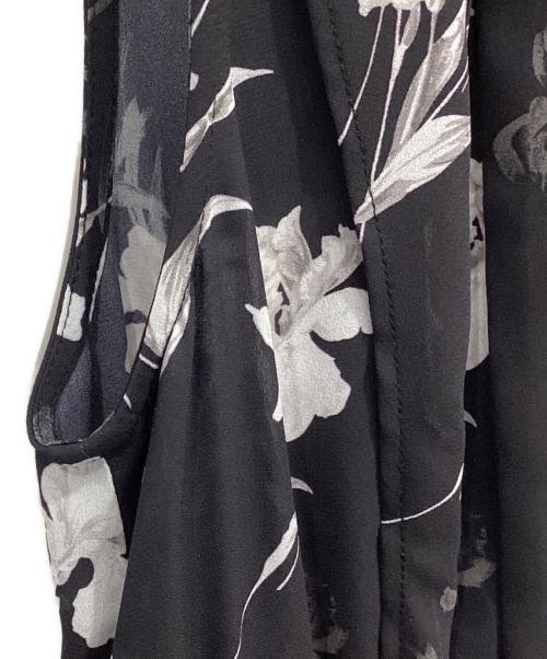 FRAY ID（フレイ アイディー）FRAY ID (フレイ アイディー) ウエストシャーリングフラワープリントワンピース ブラック サイズ:1の古着・服飾アイテム
