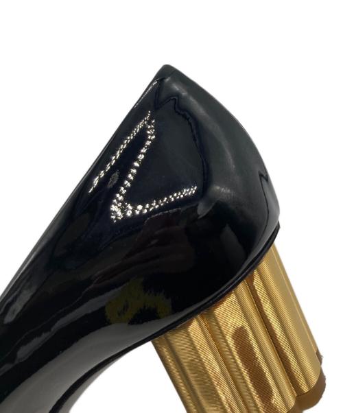 Salvatore Ferragamo（サルヴァトーレ フェラガモ）Salvatore Ferragamo (サルヴァトーレ フェラガモ) フラワースタッズパテントパンプス ブラック サイズ:4 1/2の古着・服飾アイテム