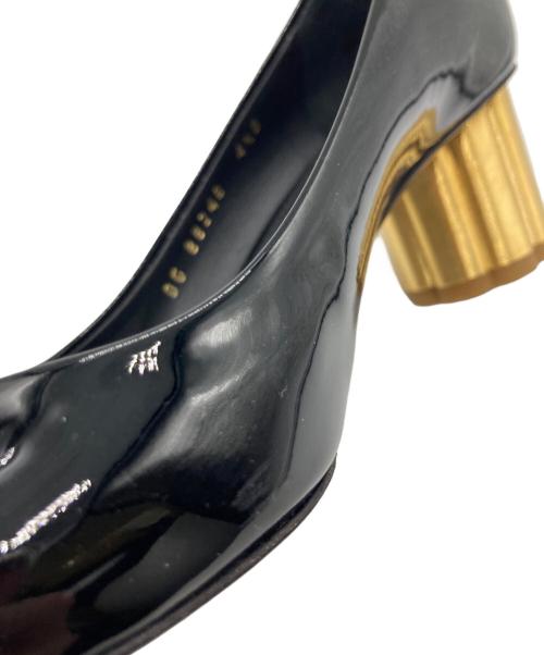Salvatore Ferragamo（サルヴァトーレ フェラガモ）Salvatore Ferragamo (サルヴァトーレ フェラガモ) フラワースタッズパテントパンプス ブラック サイズ:4 1/2の古着・服飾アイテム