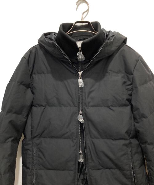 AKM Contemporary（エーケーエムコンテンポラリー）AKM Contemporary (エーケーエムコンテンポラリー) スタンドネックレイヤードダウンジャケット ブラック サイズ:Ｌ 未使用品の古着・服飾アイテム